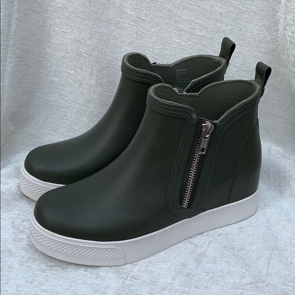Steve Madden Rain Boots Wedgie Olive Green - Picture 3 of 7